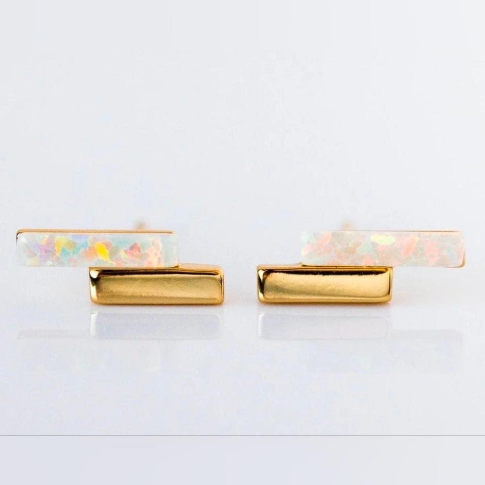 NWT Elizabeth Stone Mod Bar Gem Stud Earrings with Opal
